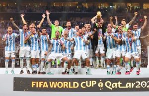 世盃決賽 阿根廷12碼贏法國捧盃 美斯登基球王 比肩馬勒當拿 砌低C朗