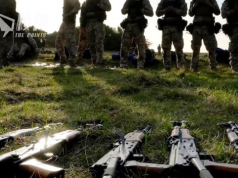 澳洲派出軍隊 培訓烏克蘭新兵熟習AK-47步槍