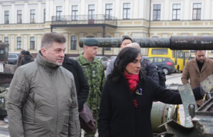 加拿大國防部長宣布捐贈200輛裝甲車援助烏軍抗俄