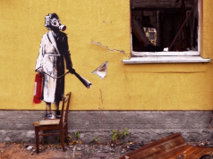 Banksy烏克蘭塗鴉險被盜 烏警:盡力保護未來勝利象徵