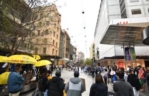 612反送中4周年 阿德萊德集會 小粉紅突襲搶市議員咪