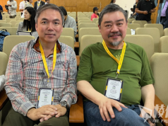 【世界的香港】吾爾開希 x 錢志健:願榮光歸香港 願榮光歸民主中國 思念黎智英 李卓人 何俊仁 戴耀廷 黃之鋒 及獄中朋友 捍衛自由