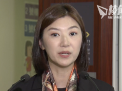 警方持手令到袁彌昌容海恩家中調查 翻閱文件先後帶走二人