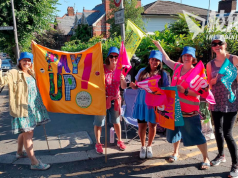 英國4大教師公會接受加薪6.5% 今秋不罷工