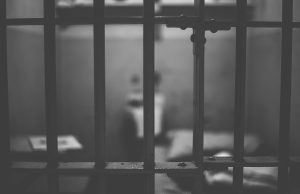 與2中國人乘漁船非法入境 63歲陸漢判監24個月 承認管有虛假文書及協助他人非法留港