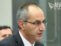 內政部秘書長與自由黨高層秘密短訊外洩 停職接受調查