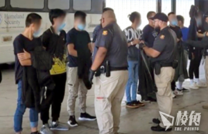 今年1.8萬中國人偷渡美國 當中夾雜解放軍成員 專家指像突擊隊員 憂在本土發動戰爭