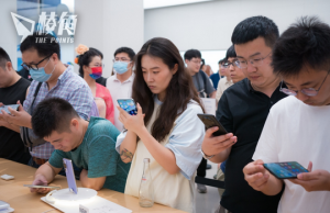 中移動擬購120萬部Mate 60系列 「國家隊」罕見 中國市場熱議華為銷量超蘋果