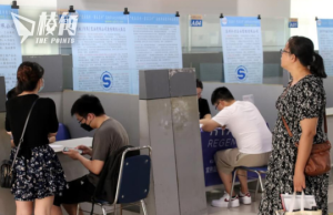 中國應屆生薪金離奇創新高 平均招聘月薪逾萬元人仔 大陸網民:自己又拖後腿了