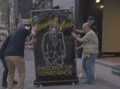 《棱角》轉播「鐵鍊中的黎智英」的霓虹燈紀錄短片