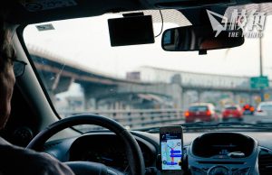 運輸大臣預期無人駕駛汽車2026年底可上路