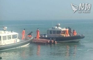 台海巡隊緝捕越界中國漁船 船員拒檢墮海兩死兩生還