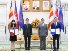 【顏純鈎】李家超去柬埔寨求援?香港要發展廁所經濟?